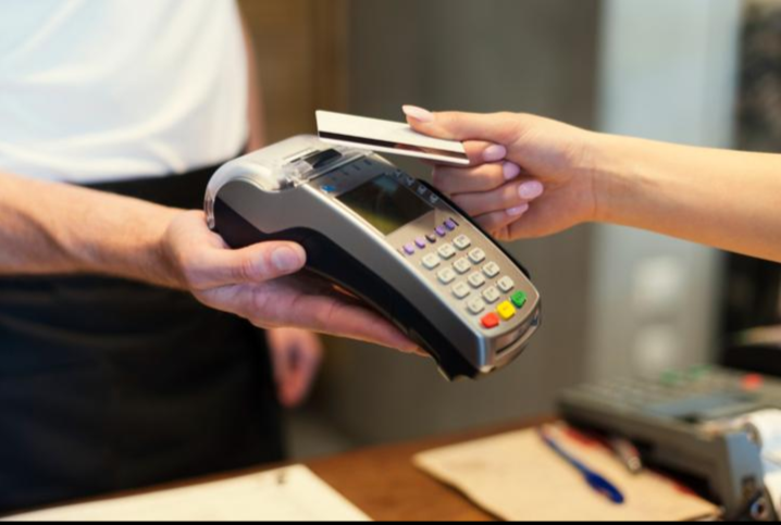 💳 الدفع الإلكتروني في الجزائر: هل يقترب الجزائريون من التخلي عن الدفع نقدًا؟